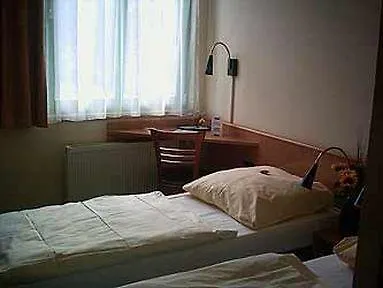 安格鲁 - 奎德林堡酒店 酒店 奎德林堡